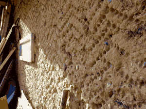 Gliniana ściana (fot.M.K)